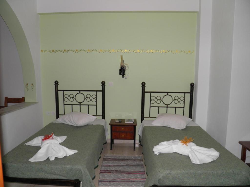 Mirsini Pansion Hotel Karterados  Kamer foto