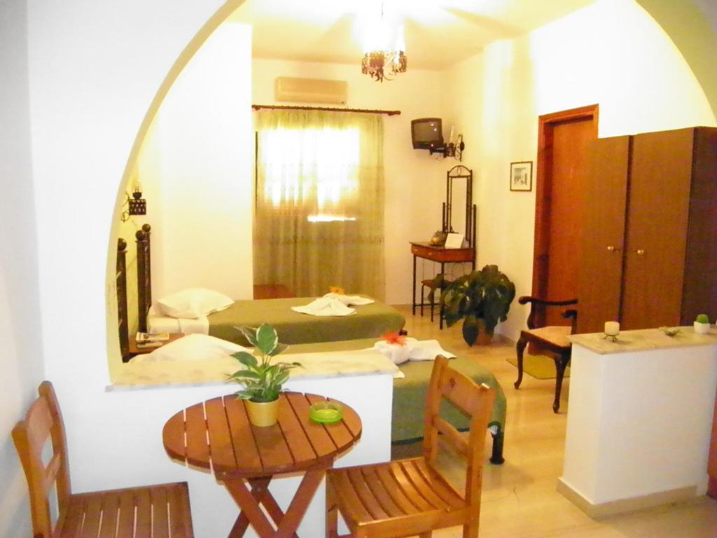 Mirsini Pansion Hotel Karterados  Buitenkant foto